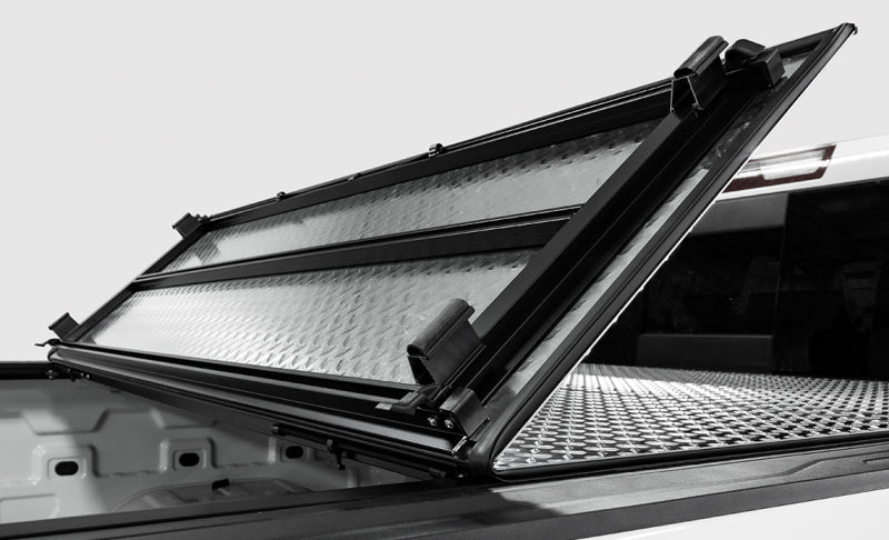 Access LOMAX Tri-Fold Cover 17-26 Ford Super Duty F-250/F-350/F-450 - 6ft 8in Standard Bed