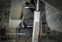 Load image into Gallery viewer, Air Spring Kit w/compressor | Wireless Controller | 3-6" Lifts | Ford F-250/F-350 Super Duty (05-16)