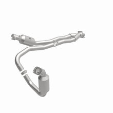 Load image into Gallery viewer, MagnaFlow Direct Fit Catalytic Converter 2015-2017 Transit-150 V6 3.5 OEM Underbody