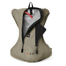 Load image into Gallery viewer, USWE Outlander Moto Hydration Pack 4L - Sand