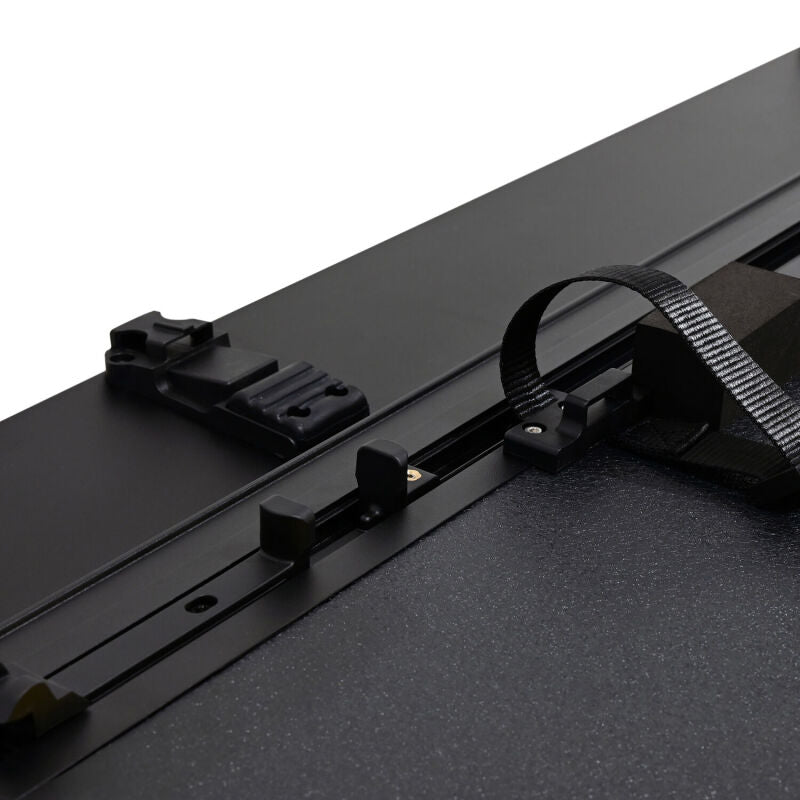 Westin 17-26 Ford F-250/350 Super Duty 6ft. 10in. Bed Hard Tri-Fold Tonneau Cover - Black