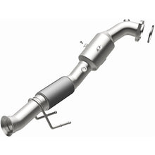 Load image into Gallery viewer, MagnaFlow Direct Fit Catalytic Converter 16-17 Ford Focus 2.3L Underbody