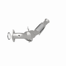 Load image into Gallery viewer, MagnaFlow Direct Fit Catalytic Converter 16-17 Ford Focus 2.3L Underbody