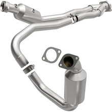 Load image into Gallery viewer, MagnaFlow Direct Fit Catalytic Converter 2015-2017 Transit-150 V6 3.5 OEM Underbody